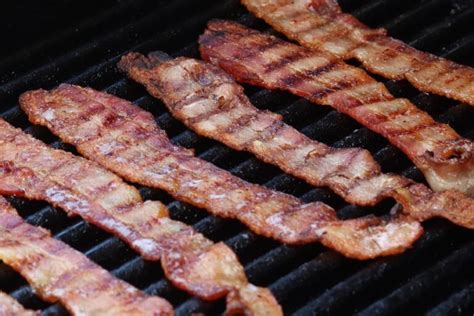 how to cook bacon on the bbq on a gas grill